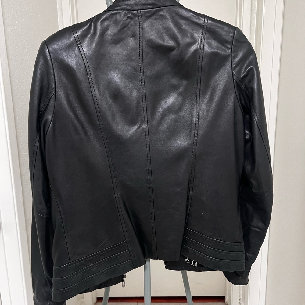 Women's Black 100% Leather Jacket - Picture 3 of 4